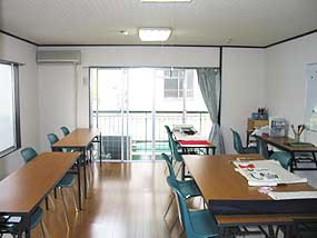 文月書道教室では書道教室の空いた時間滞に貸し教室を運営しています。